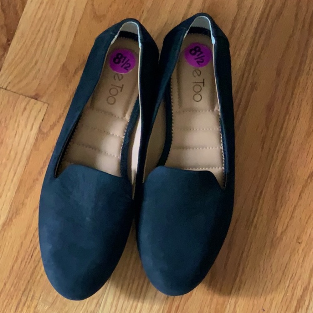 Black cushioned flats